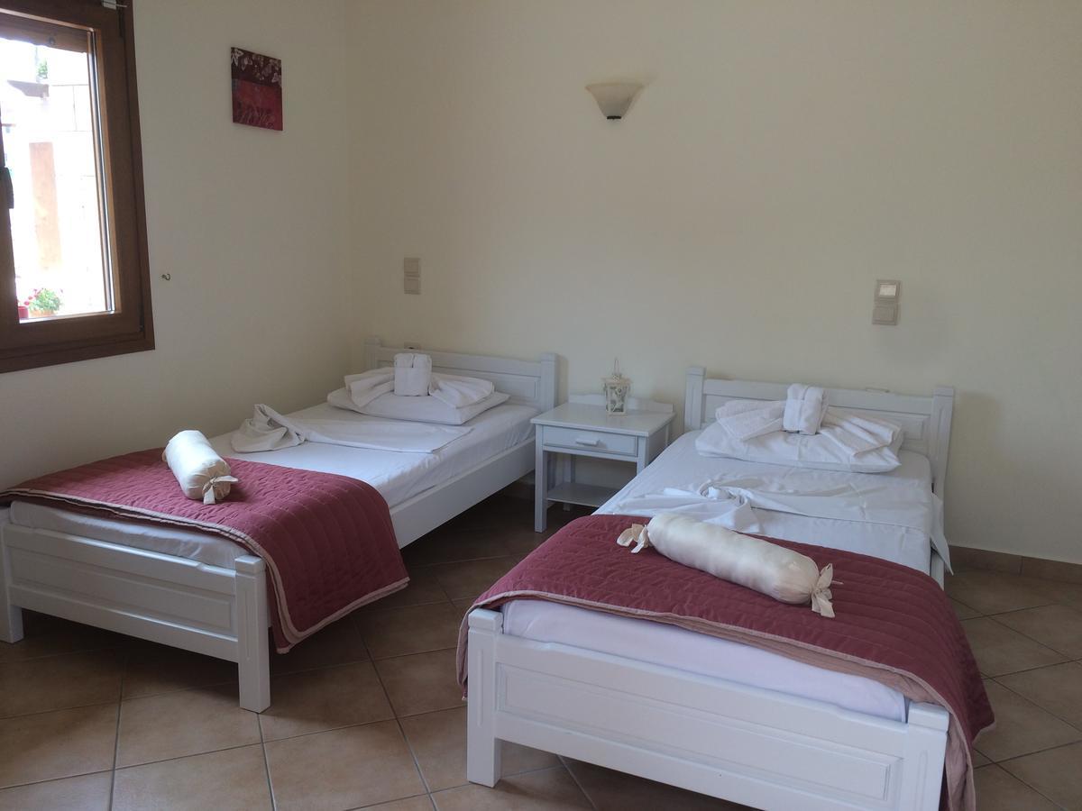 Molos Beach Rooms Kíssamos Exterior foto