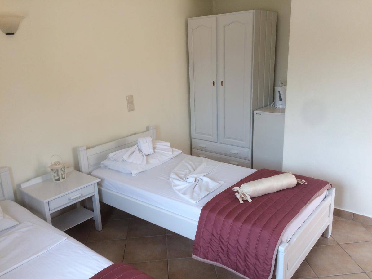 Molos Beach Rooms Kíssamos Exterior foto